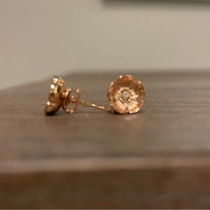 Little girl’s rose gold color earrings